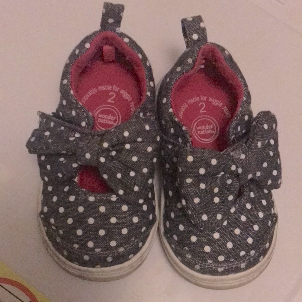 Wonder Nation Gray Sneaker with Bow